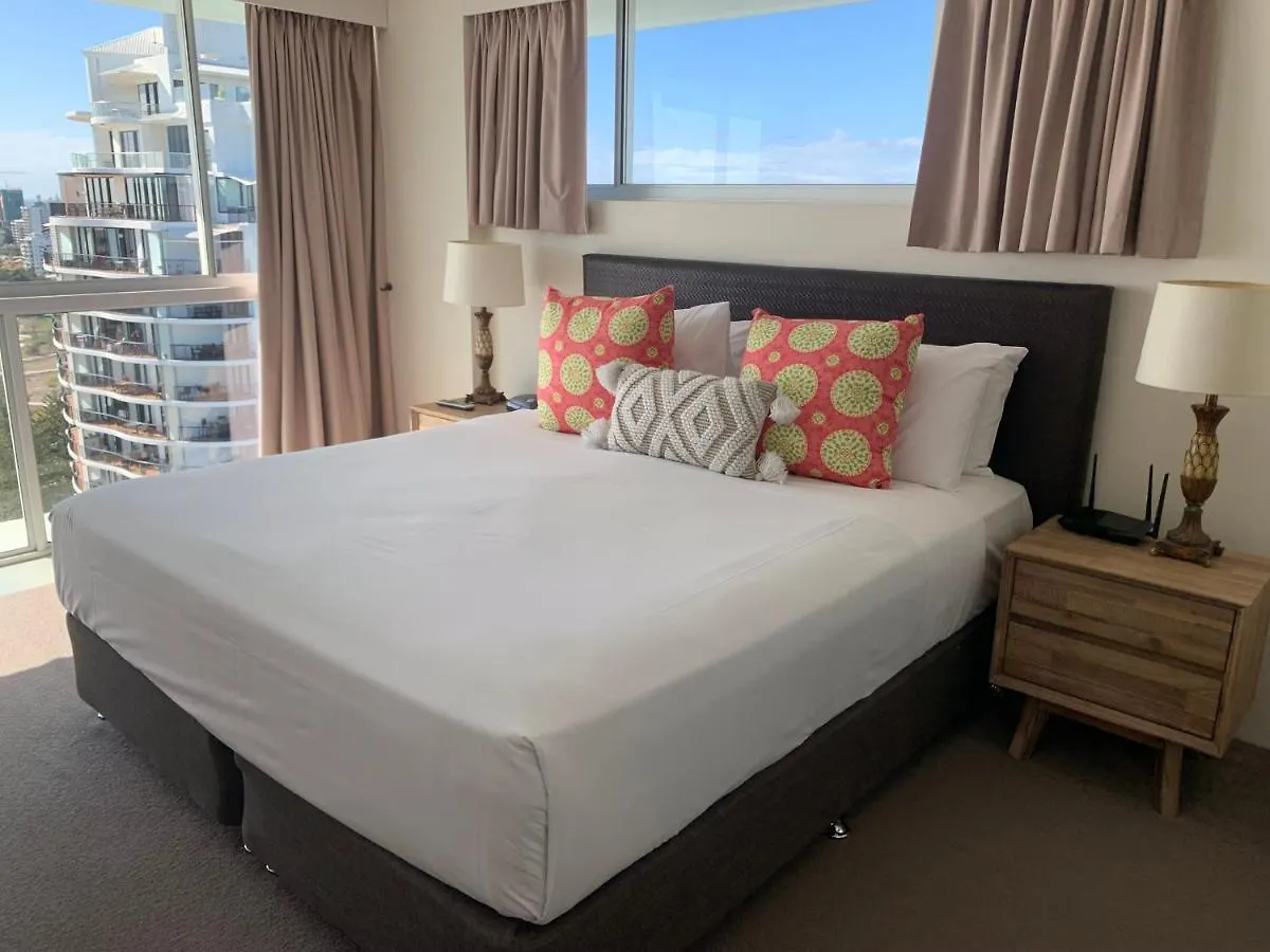 Ocean Plaza Resort Gold Coast 4*,