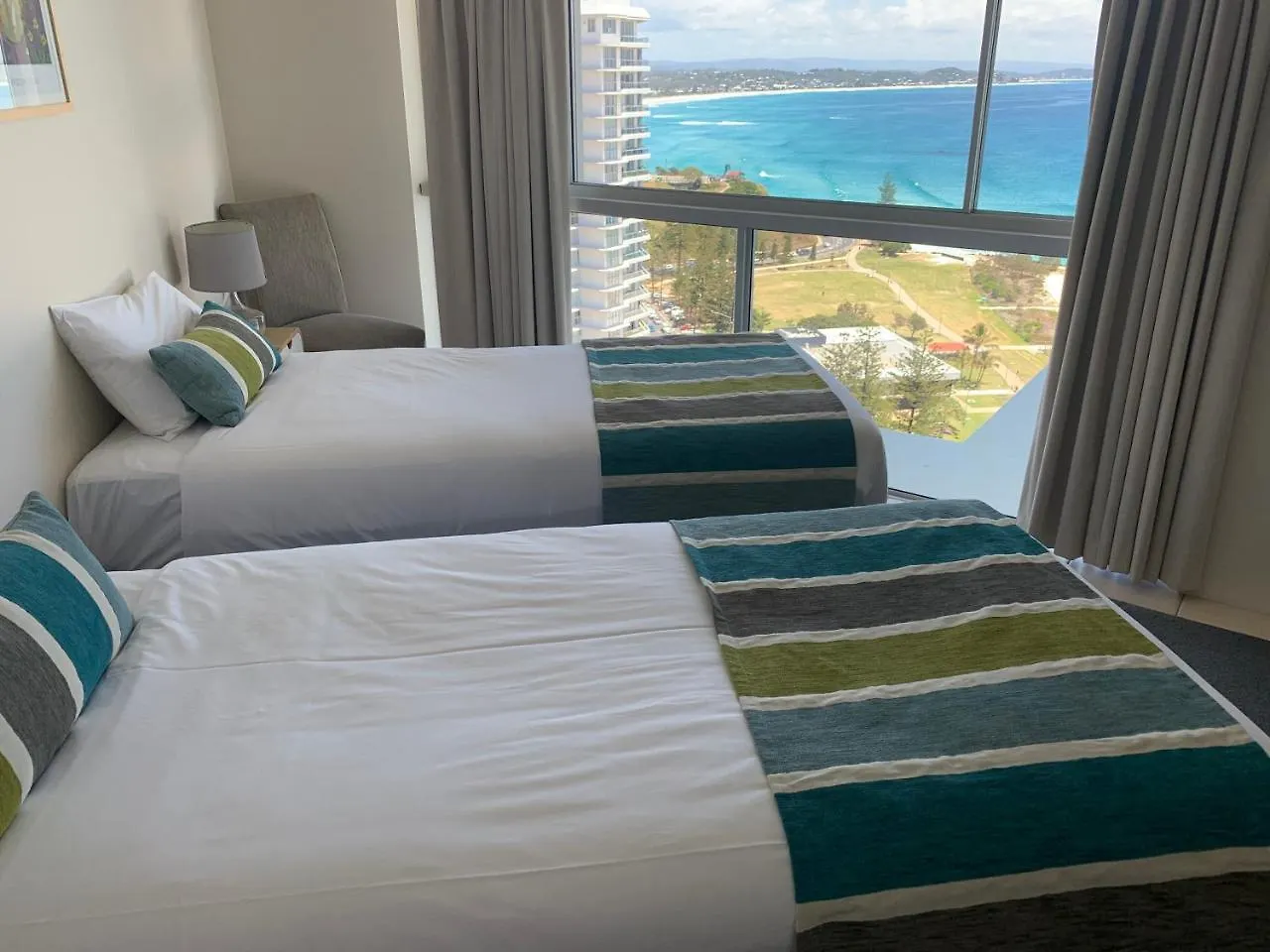 Ocean Plaza Resort Gold Coast 4*,